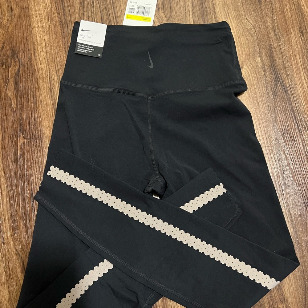 Nike Yoga Luxe leggings NWT